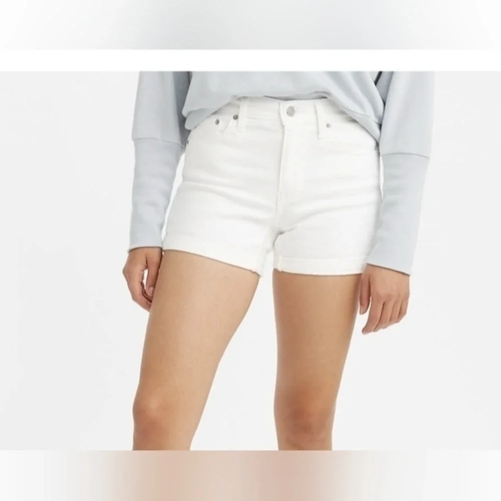 Levis Shorts Women's 32 White Mid Length High Rise Bermuda‎ Denim Shorts Solid